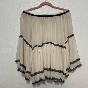 Romeo & Juliet Couture Off the Shoulder Lace Top Medium *EUC